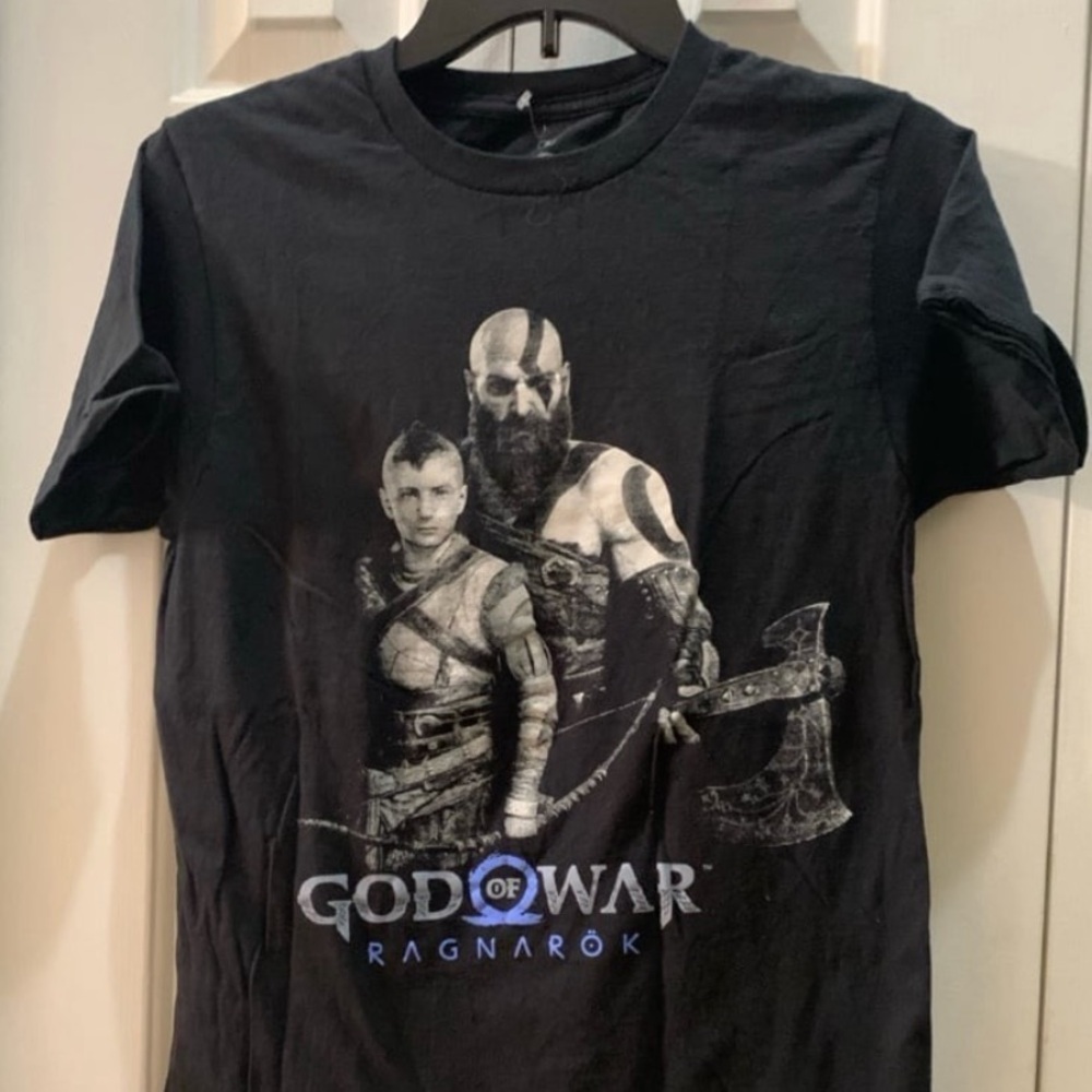 Unisex Black - “God of War: Ragnarok 
Kratos and Atreus T”. Size: Small T-Shirt.